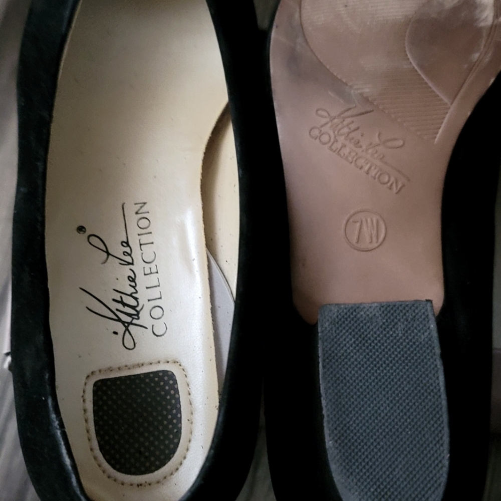 Kathy Lee flats